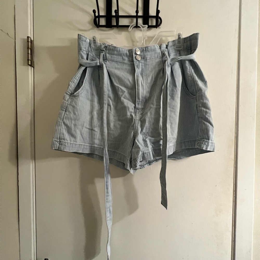 Brand-new American Eagle paper bag shorts